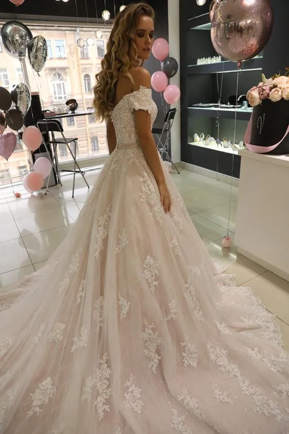 2019 Off The Shoulder Wedding Dresses Lace Appliques Fashion A-line Tulle Bridal Gowns