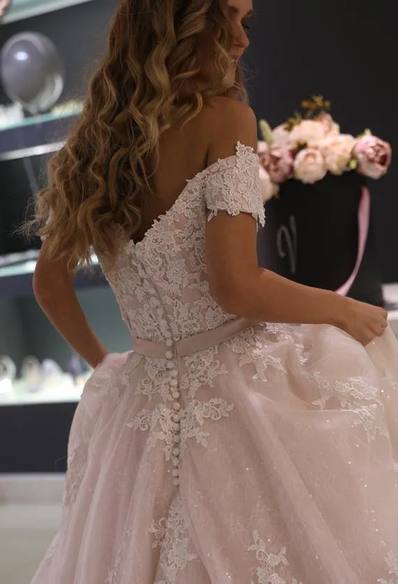 2019 Off The Shoulder Wedding Dresses Lace Appliques Fashion A-line Tulle Bridal Gowns