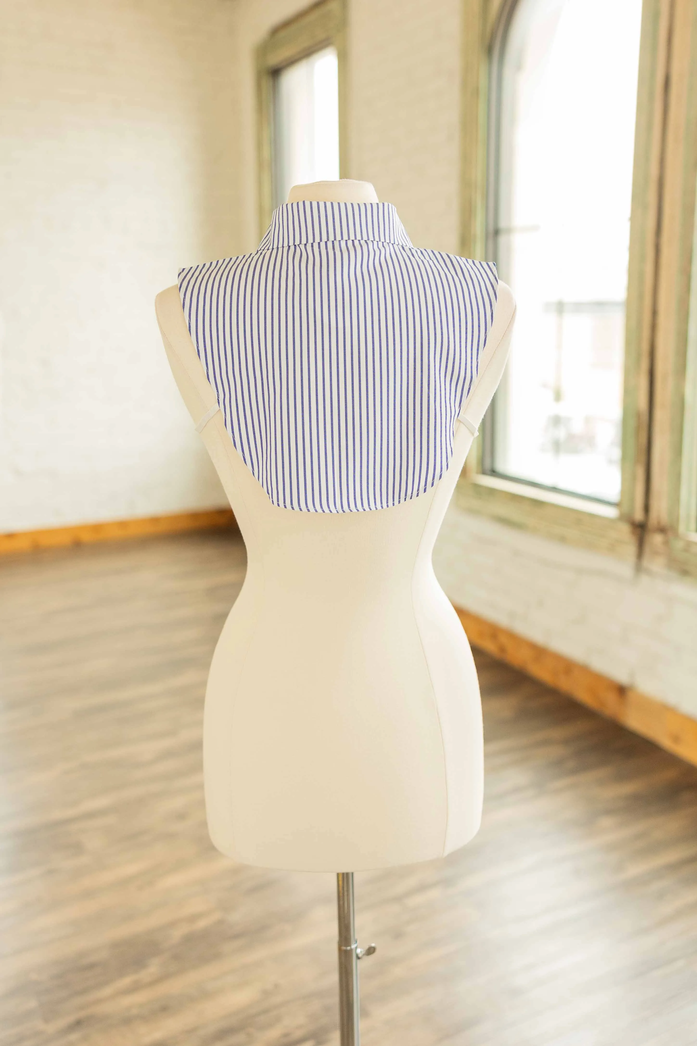 BLUE STRIPE FALSE COLLAR