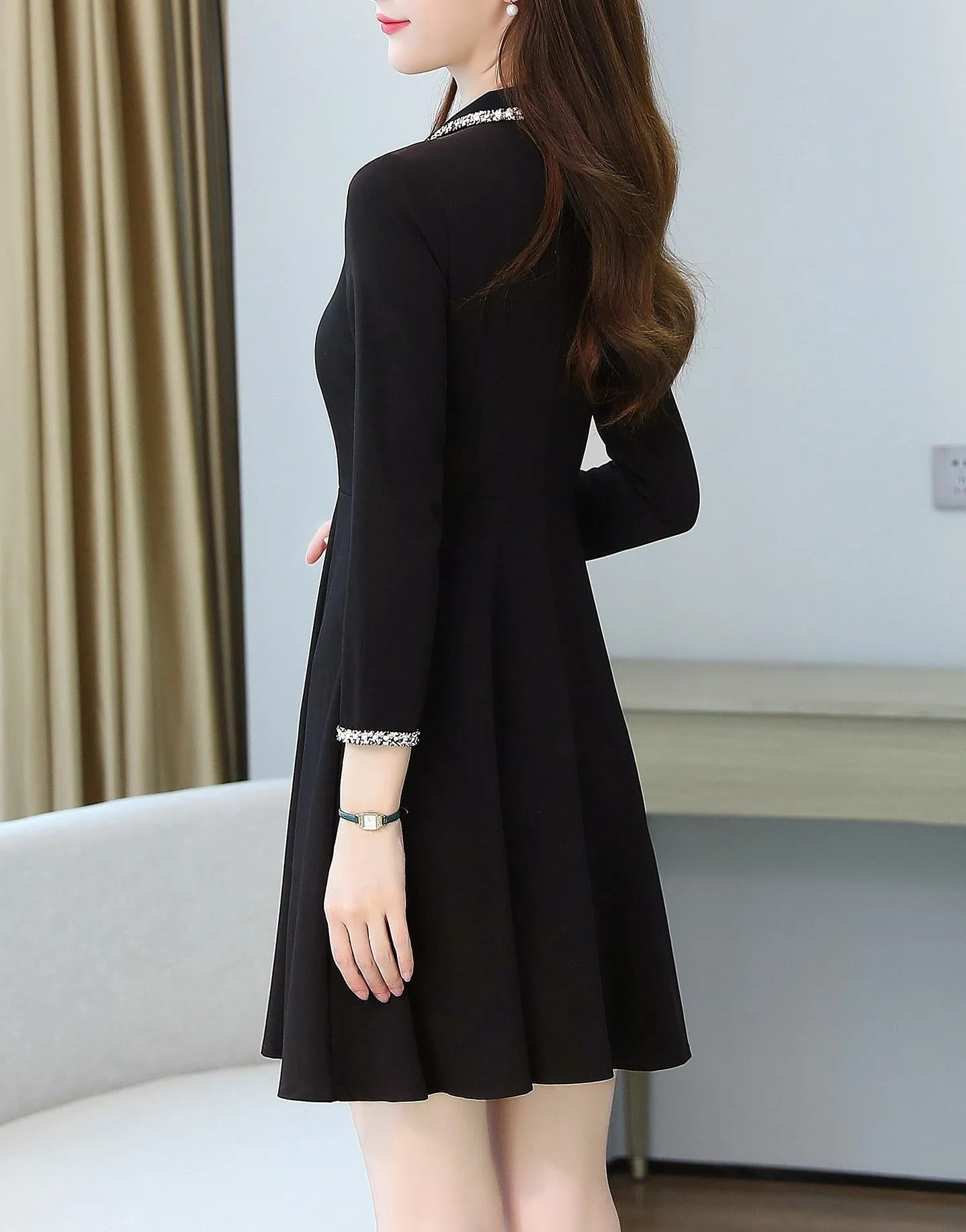 Chic Women's Long Sleeve Dress in Classic Black