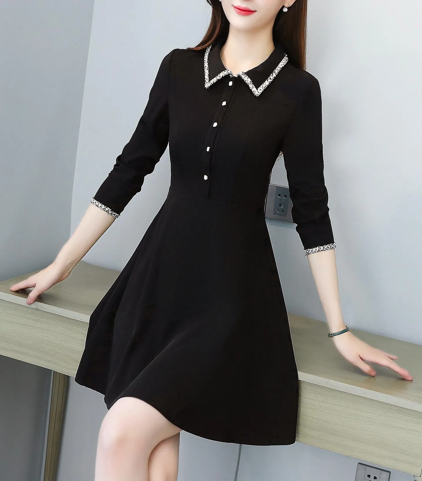 Chic Women's Long Sleeve Dress in Classic Black
