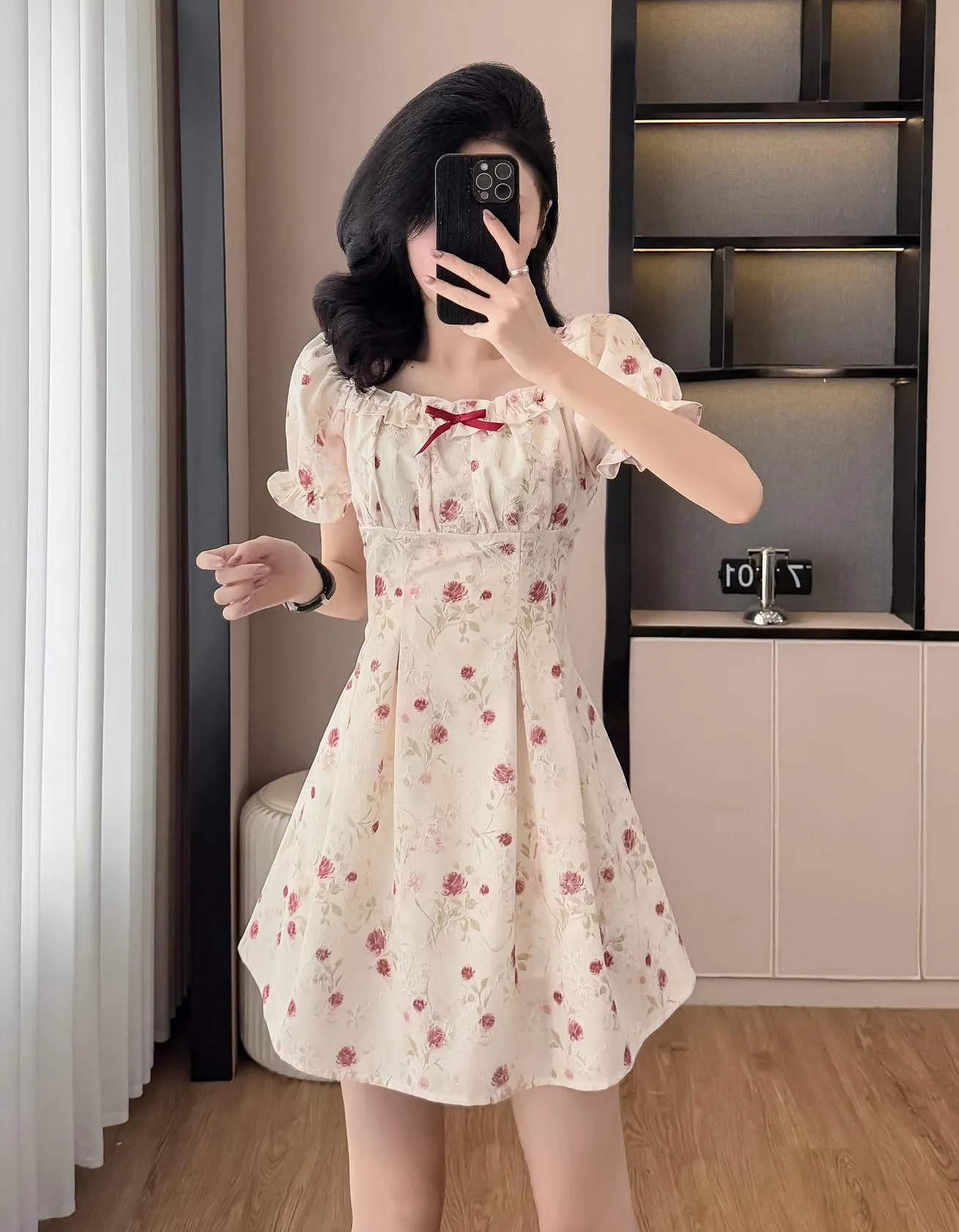 Elastic-Waisted Mini Summer Dress with Bow Tie Neckline and Pleated Details