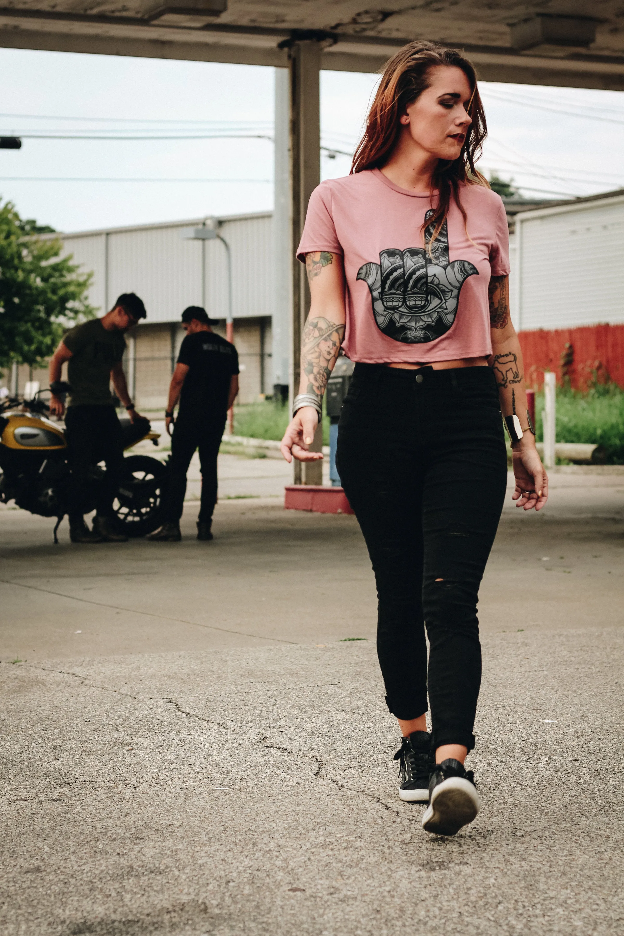 Heavy Metal Hamsa Crop Tee - Mauve