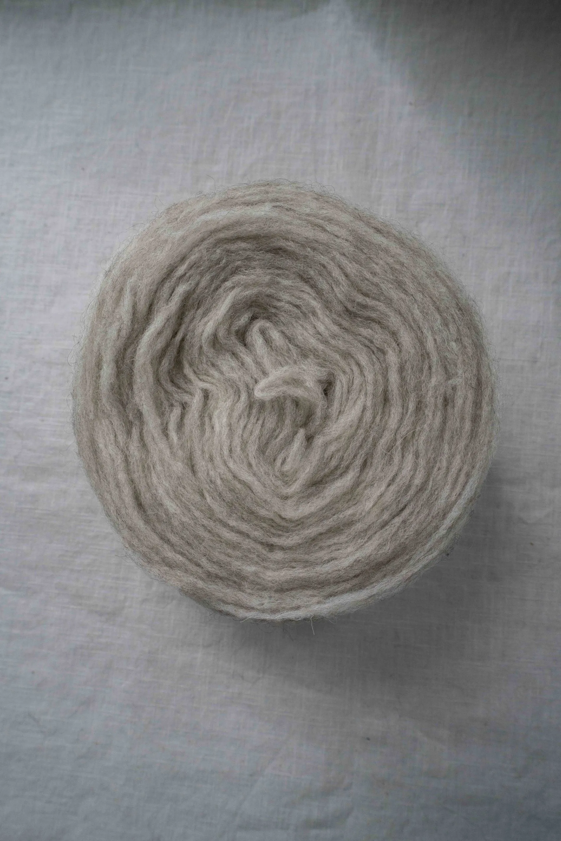 Nutiden Yarn – Light Grey – Höner och Eir – Unspun Swedish Wool – New / Unused