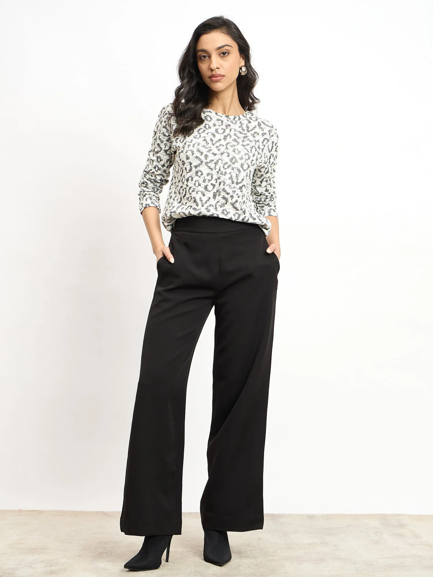 Yule Jacquard Pattern Knit Top - Black & White